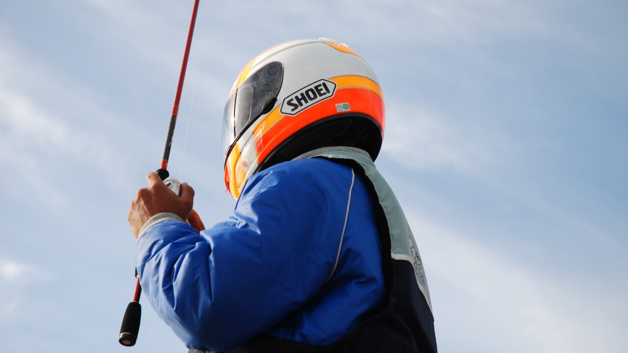 2007年オールスタークラシックにて。 帰着間際にカワベブレイクを釣る河辺 さん